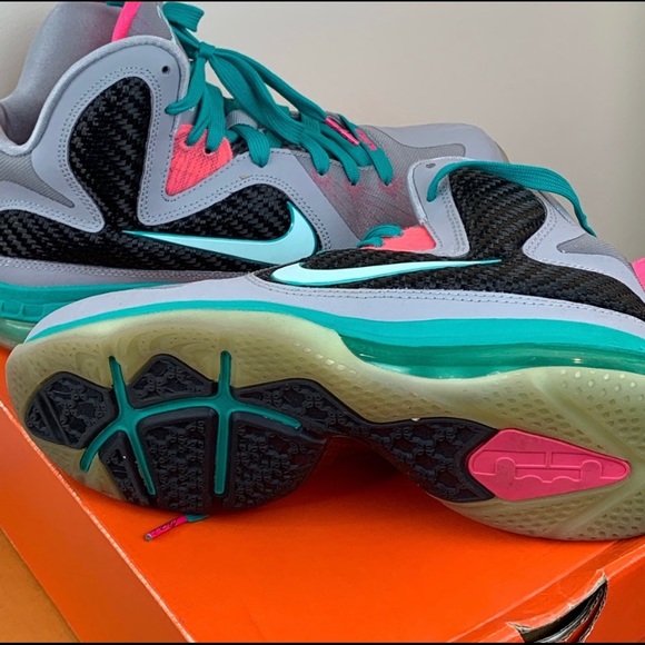 Lebron James 9 south beach sneakers 💙💗 - Picture 3 of 4